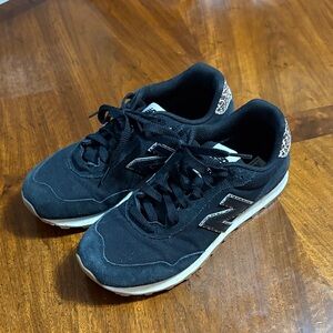 New Balance Men's Black and White Sneakers